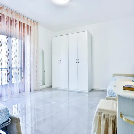 Guesthost - Casa Andy Apartment *