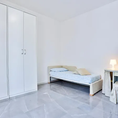 Guesthost - Casa Andy Salerno